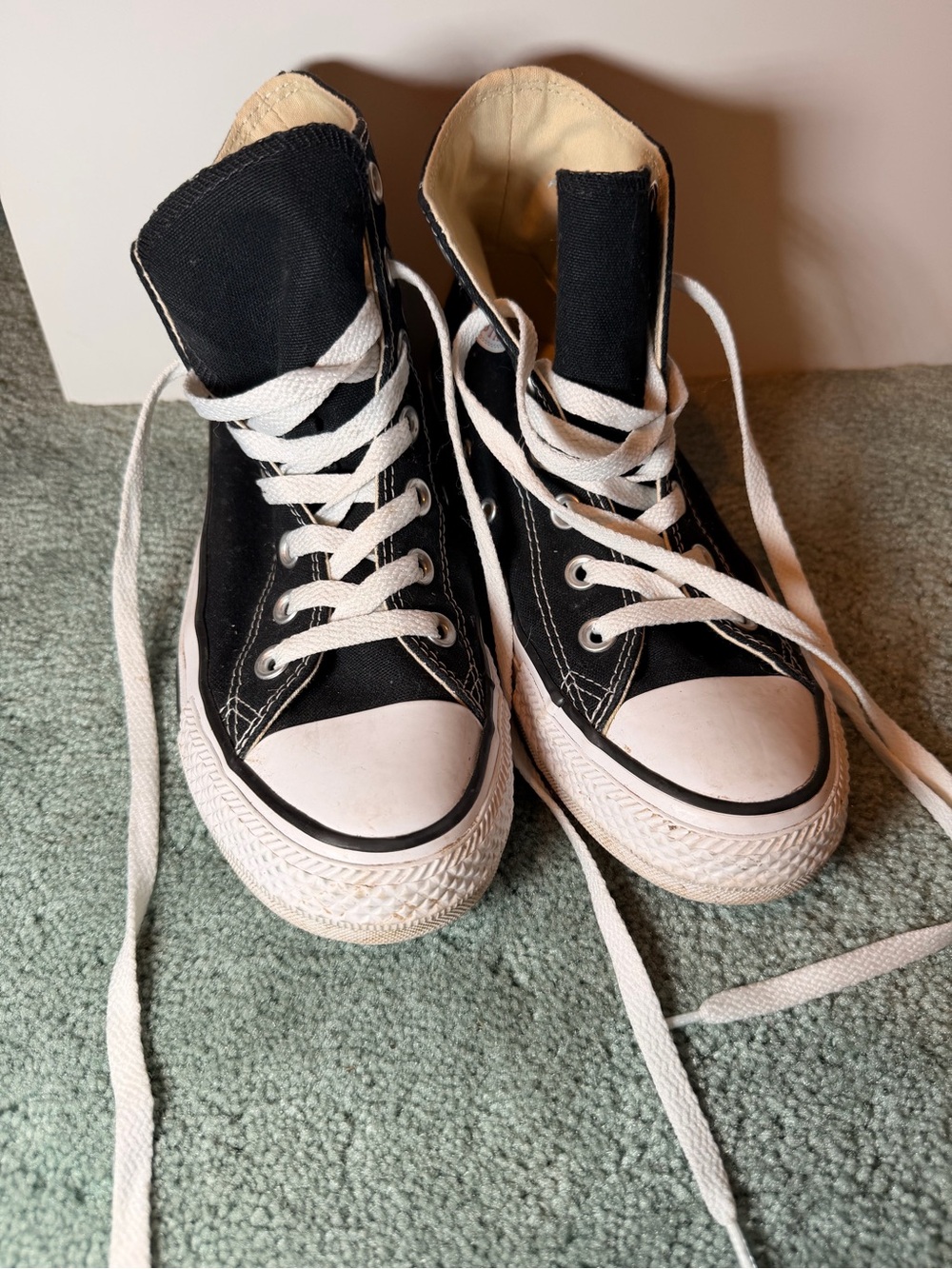 Women’s Black High-Top Canvas Sneakers - Classic Lace-Up